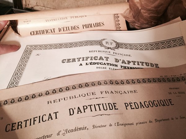 Madeleine’s diplomas ! I counted seven of them. #MadeleineprojectEN https://t.co/tNkKCNLK45